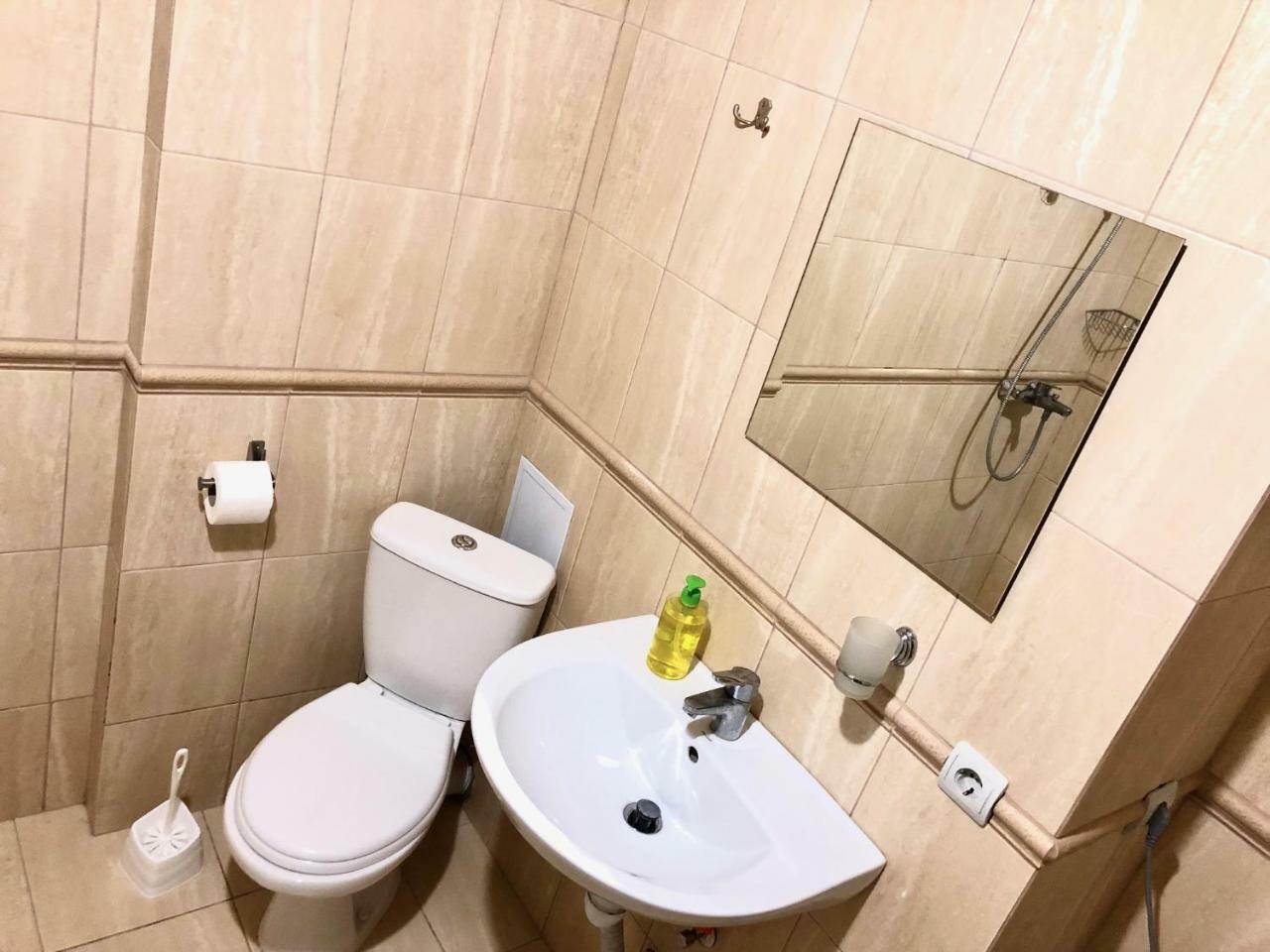 Modern Aparthotel Near Metro Pecherska เคียฟ ภายนอก รูปภาพ