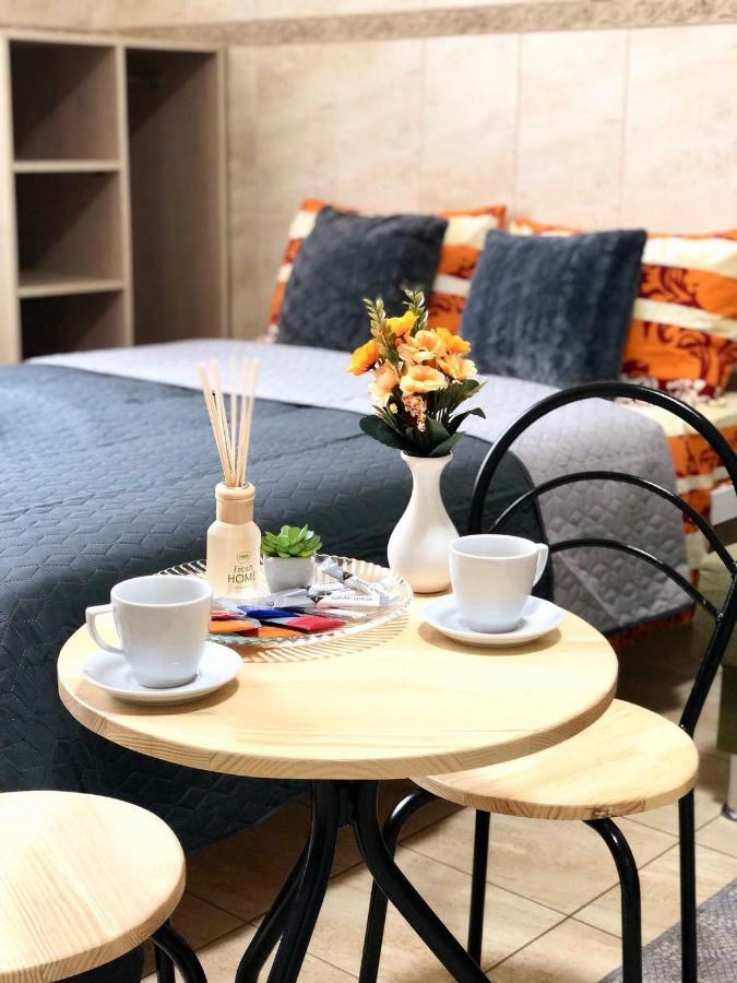 Modern Aparthotel Near Metro Pecherska เคียฟ ภายนอก รูปภาพ