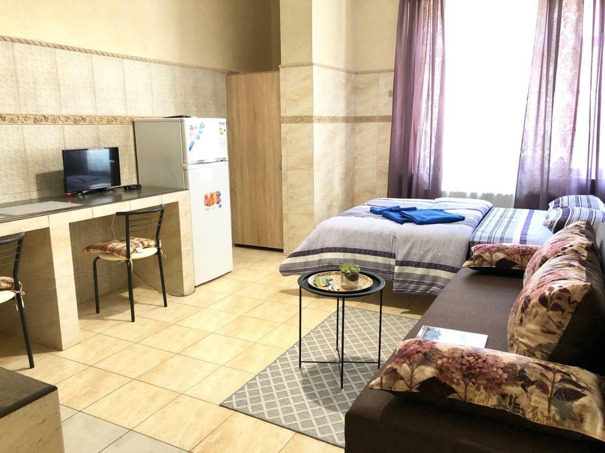 Modern Aparthotel Near Metro Pecherska เคียฟ ภายนอก รูปภาพ