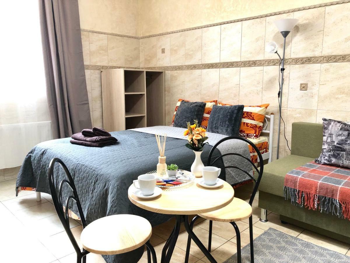 Modern Aparthotel Near Metro Pecherska เคียฟ ภายนอก รูปภาพ