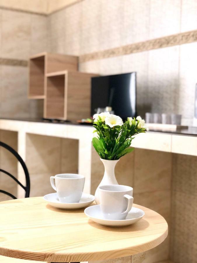 Modern Aparthotel Near Metro Pecherska เคียฟ ภายนอก รูปภาพ