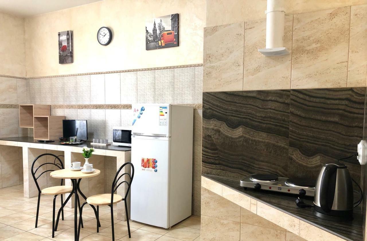 Modern Aparthotel Near Metro Pecherska เคียฟ ภายนอก รูปภาพ