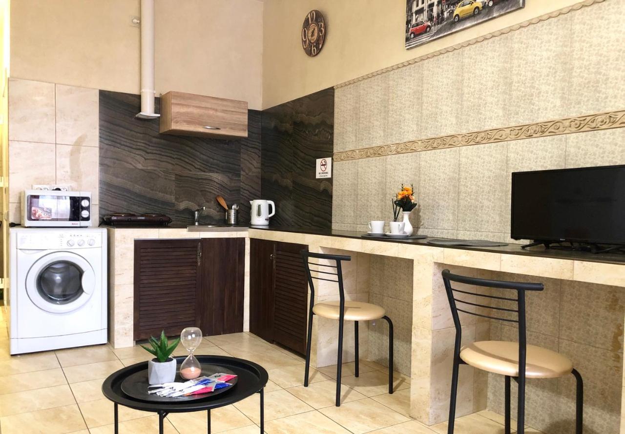 Modern Aparthotel Near Metro Pecherska เคียฟ ภายนอก รูปภาพ