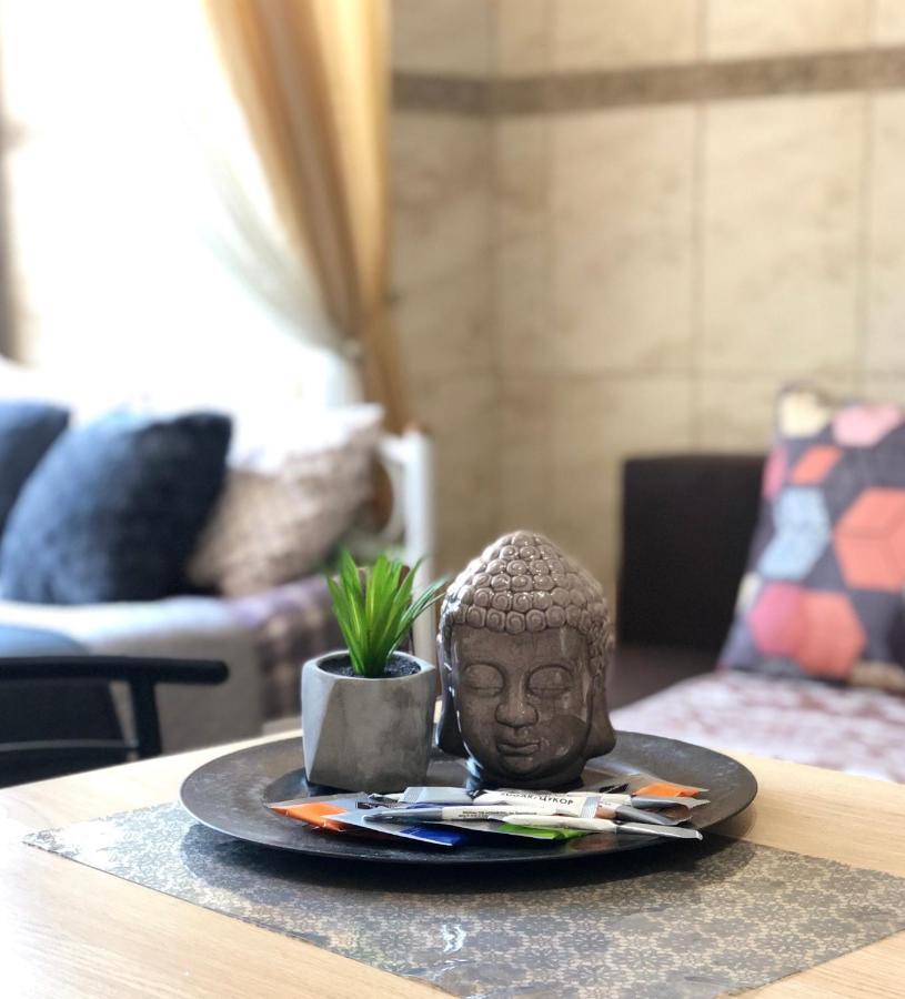 Modern Aparthotel Near Metro Pecherska เคียฟ ภายนอก รูปภาพ