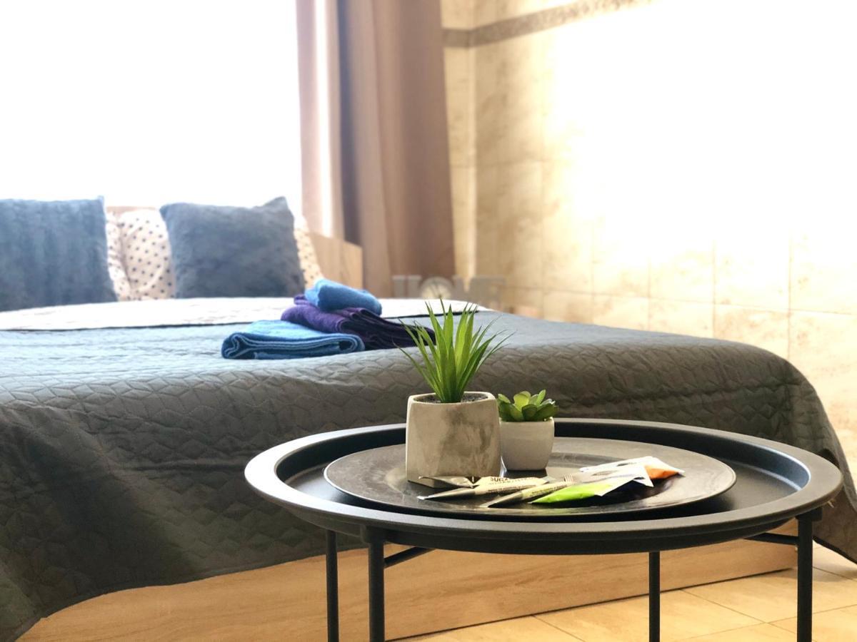 Modern Aparthotel Near Metro Pecherska เคียฟ ภายนอก รูปภาพ
